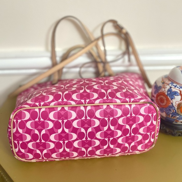 Coach Art Signature Small Tote bag - Picture 3 of 11